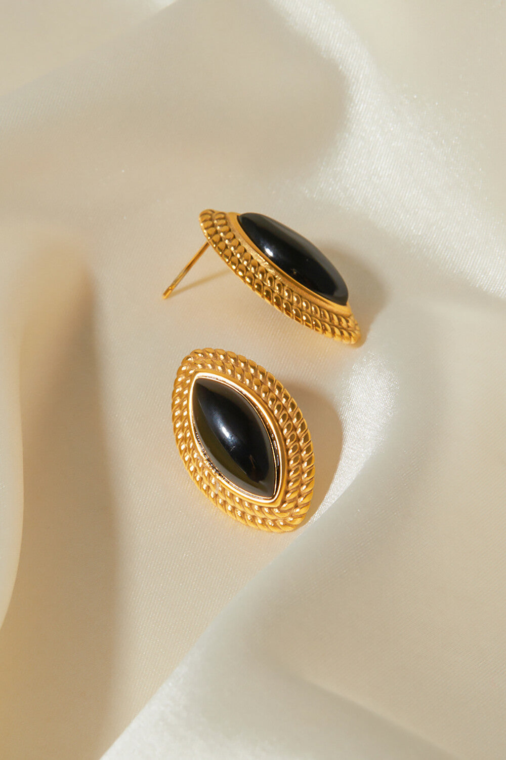 Alloy Spiral Trim Fashionable Oval Stud Earrings
