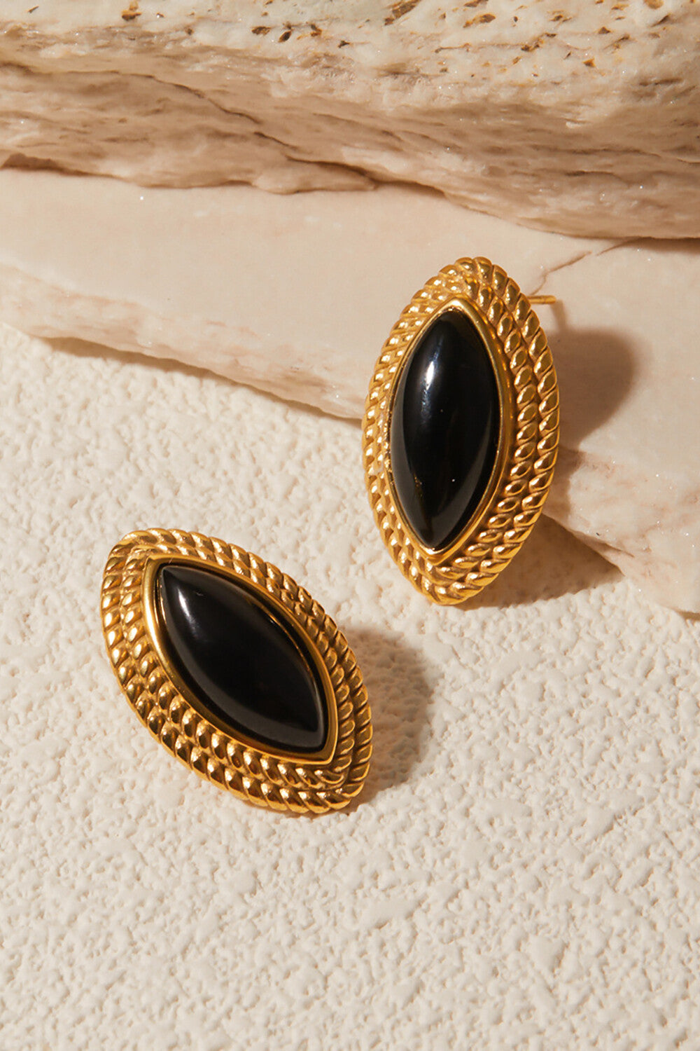 Alloy Spiral Trim Fashionable Oval Stud Earrings