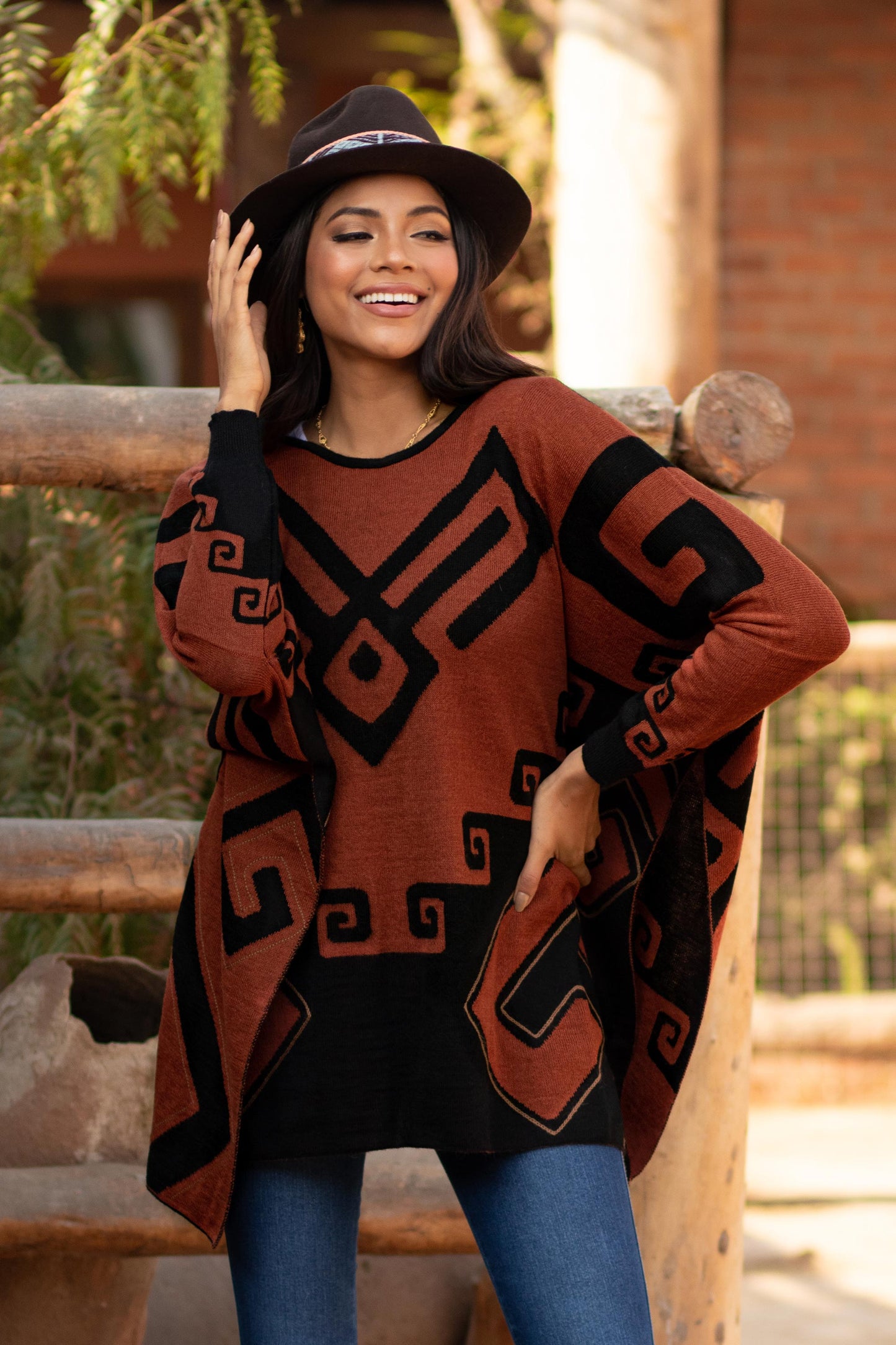 Inca Contrast Black and Russet Alpaca Blend Poncho