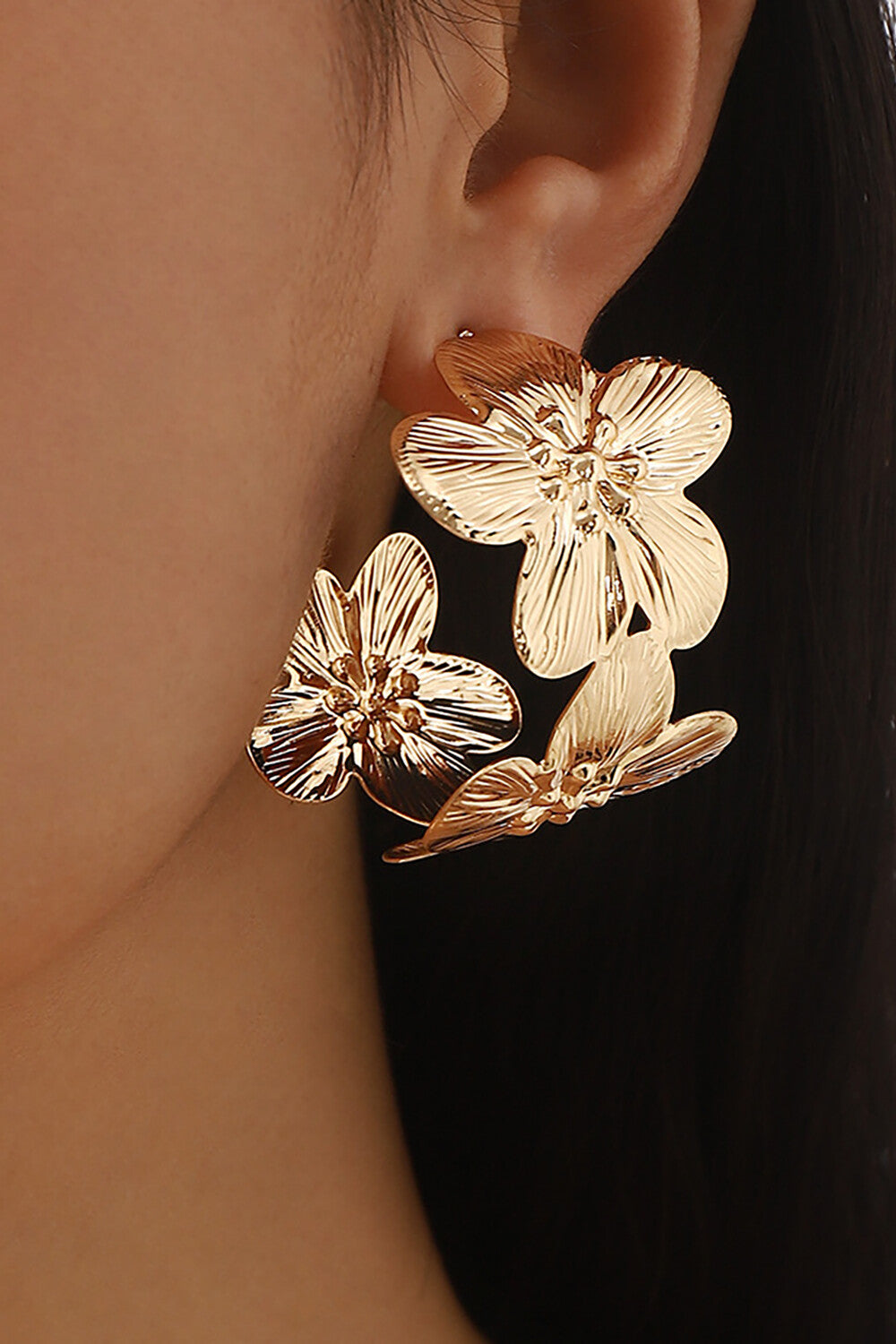 Alloy Flower Design Fashionable C-Shaped Hoop Earrings